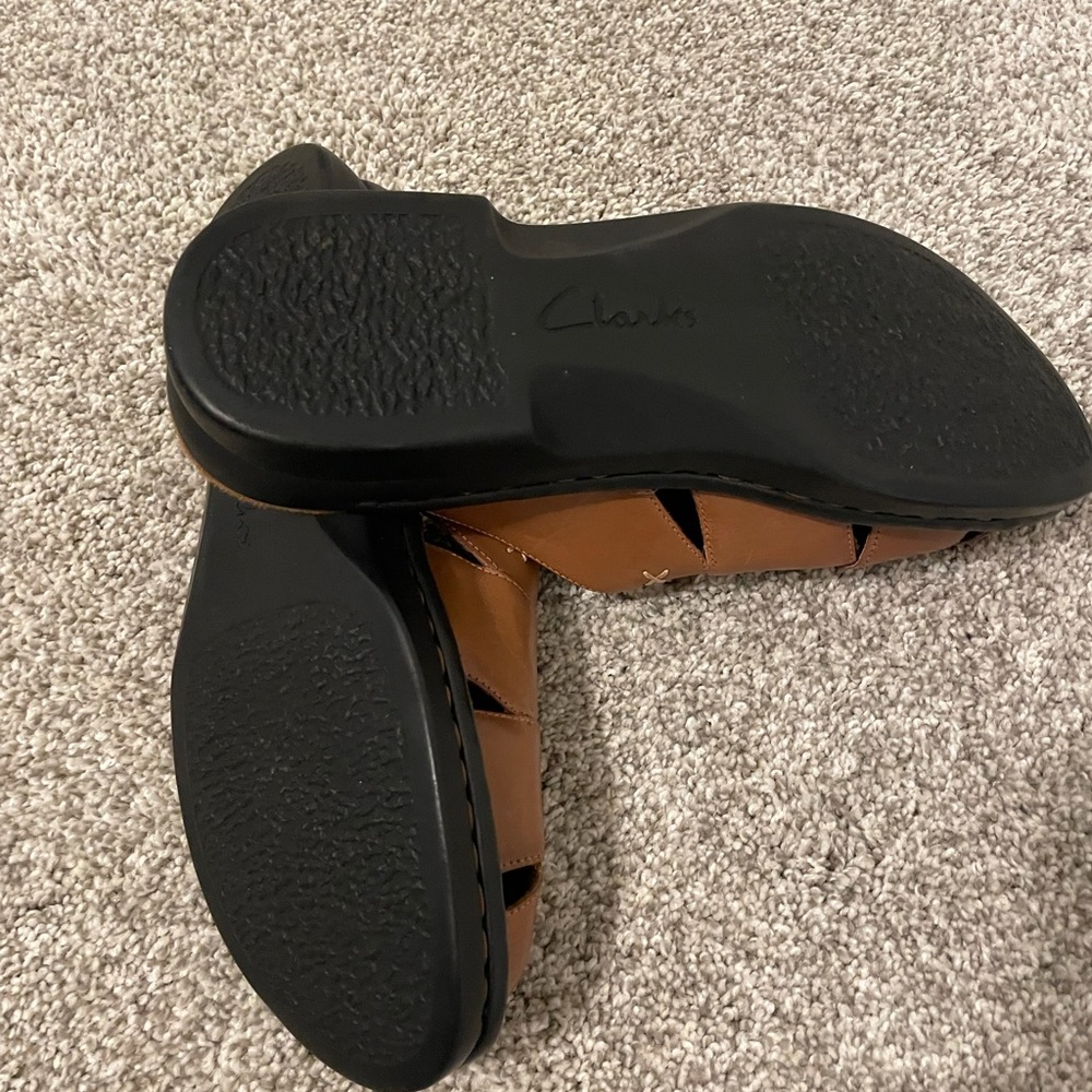 Women’s Clarks Tan Mule Style Shoe size 10M - Picture 3 of 3